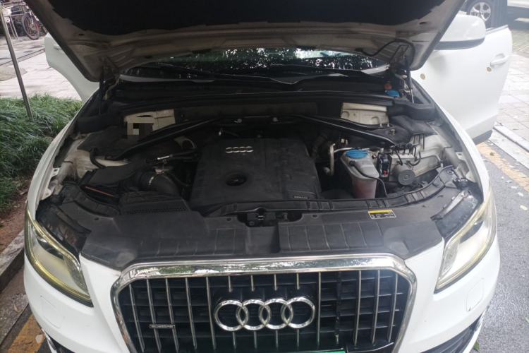 Used Audi Q5 2013 40 TFSI Ambition Engine Bay