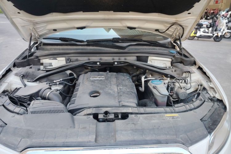 Used Audi Q5 2013 40 TFSI Technology Edition Engine Bay