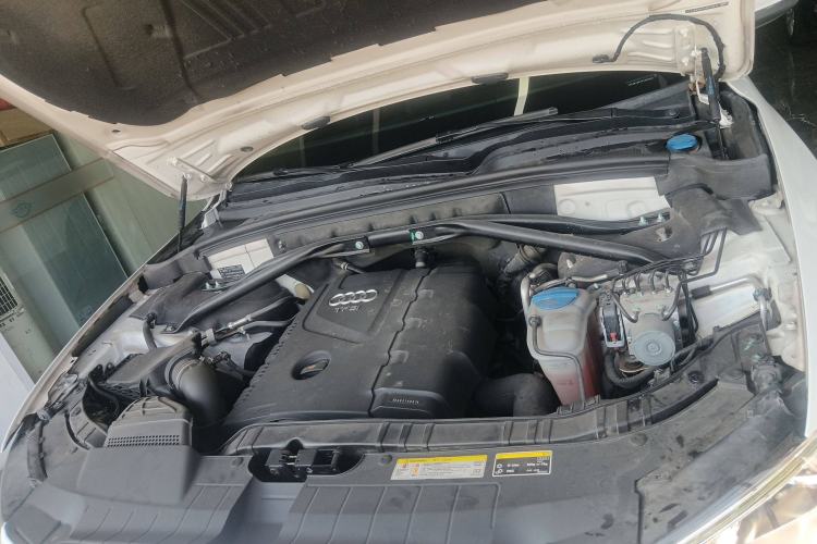 Used Audi Q5 2013 40 TFSI Comfort Edition Engine Bay