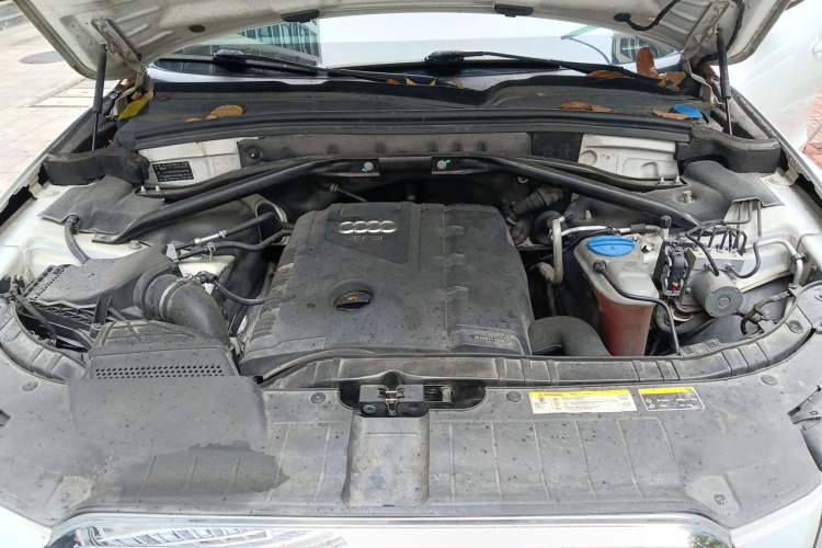 Used Audi Q5 2013 40 TFSI Technology Edition Engine Bay
