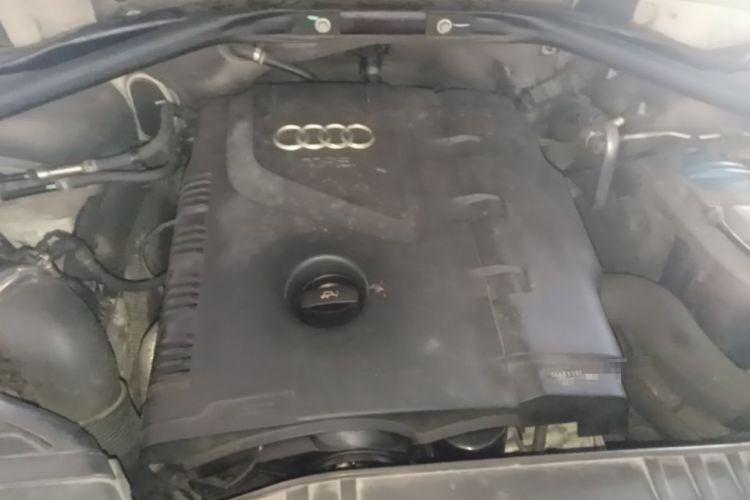Used Audi Q5 2013 40 TFSI Technology Edition Engine Bay