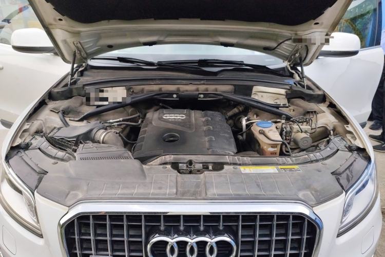 Used Audi Q5 2013 40 TFSI Technology Edition Engine Bay