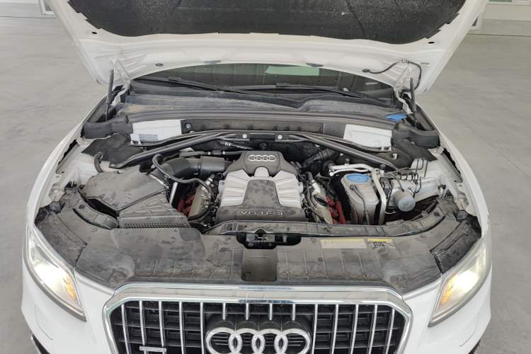 Used Audi Q5 2013 45 TFSI quattro Sport Edition Engine Bay