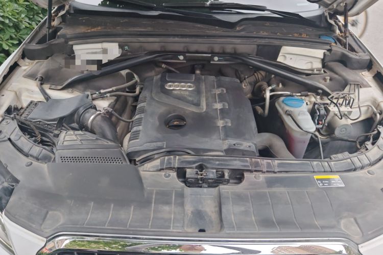 Used Audi Q5 2013 40 TFSI Ambition Engine Bay
