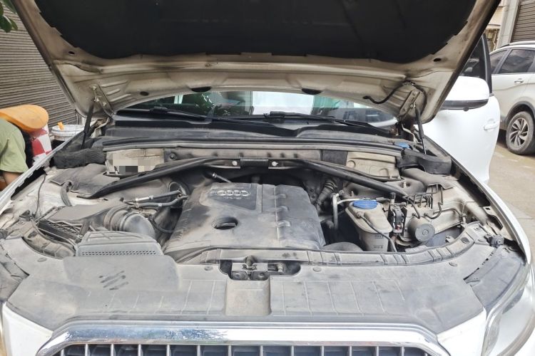 Used Audi Q5 2013 40 TFSI Technology Edition Engine Bay