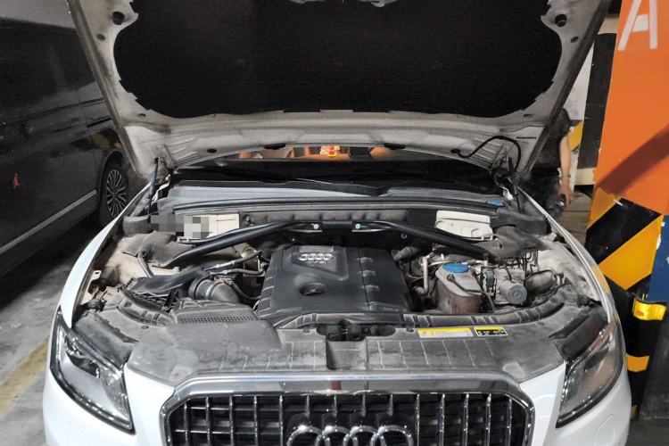 Used Audi Q5 2013 40 TFSI Technology Edition Engine Bay