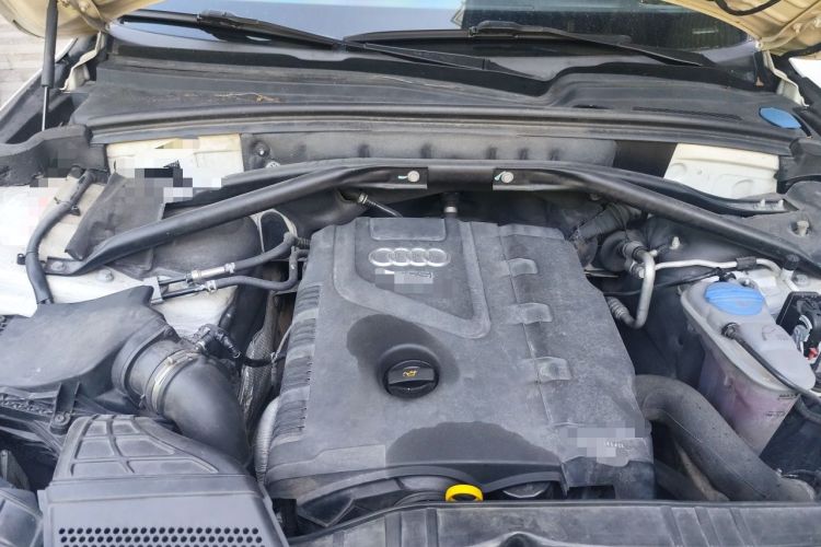 Used Audi Q5 2013 40 TFSI Ambition Engine Bay