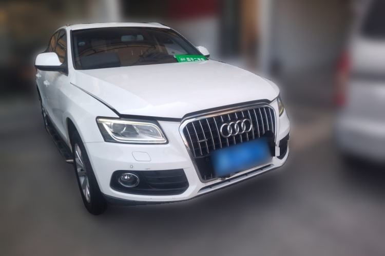 Used Audi Q5 2013 40 TFSI Technology Edition Front Right 45 Deg