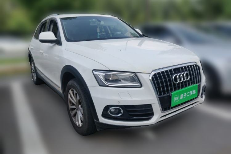 Used Audi Q5 2013 40 TFSI Technology Edition Front Right 45 Deg