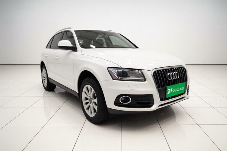 Used Audi Q5 2013 40 TFSI Technology Edition Front Right 45 Deg