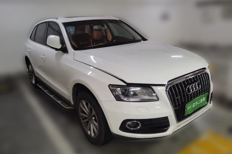 Used Audi Q5 2013 40 TFSI Technology Edition Front Right 45 Deg