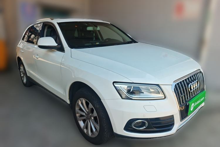 Used Audi Q5 2013 40 TFSI Technology Edition Front Right 45 Deg