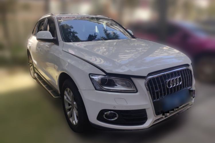 Used Audi Q5 2013 40 TFSI Technology Edition Front Right 45 Deg
