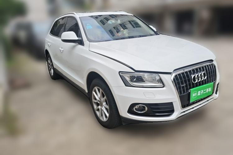 Used Audi Q5 2013 40 TFSI Ambition Front Right 45 Deg