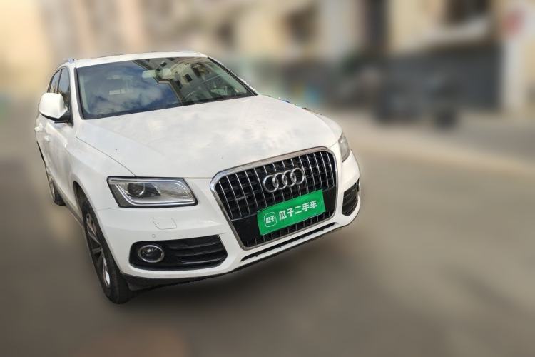 Used Audi Q5 2013 40 TFSI Technology Edition Front Right 45 Deg