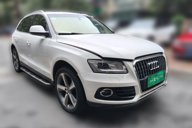 Used Audi Q5 2013 40 TFSI Technology Edition Front Right 45 Deg