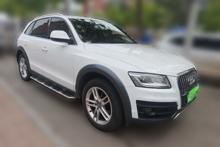 Used Audi Q5  Front Right 45 Deg