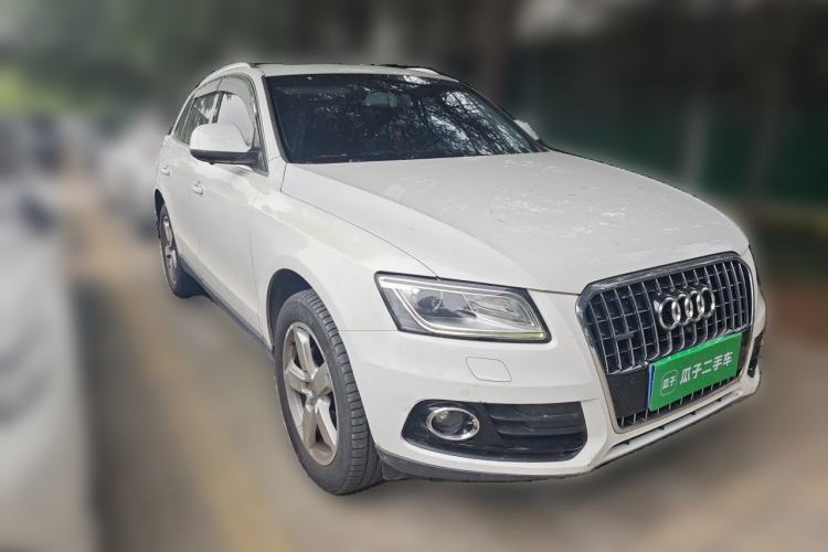 Used Audi Q5 2013 40 TFSI Technology Edition Front Right 45 Deg