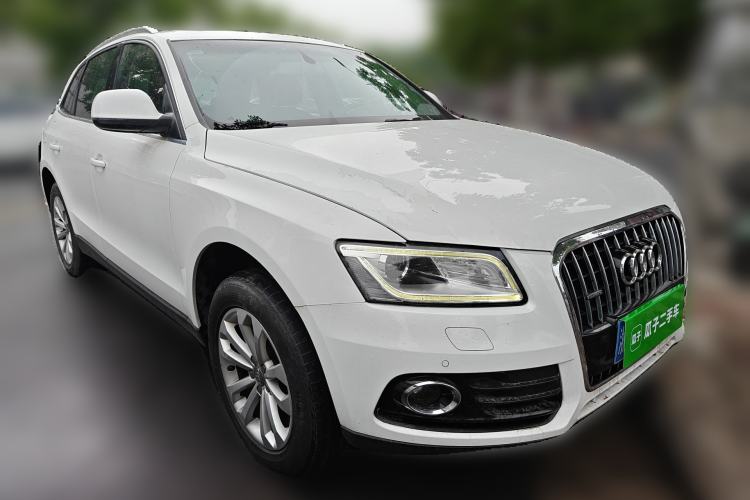 Used Audi Q5 2013 40 TFSI Technology Edition Front Right 45 Deg