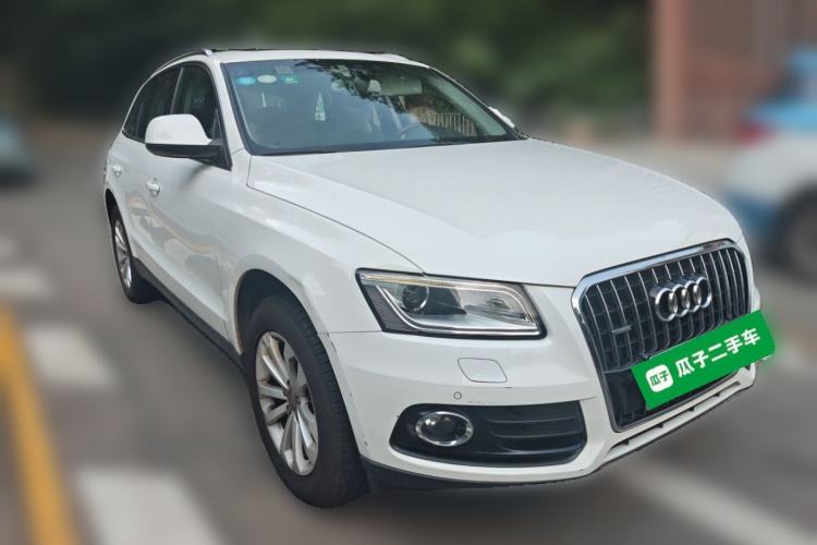 Used Audi Q5 2013 40 TFSI Technology Edition Front Right 45 Deg