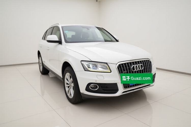 Used Audi Q5 2013 40 TFSI Technology Edition Front Right 45 Deg