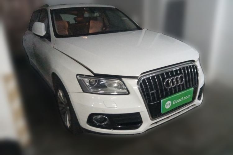 Used Audi Q5 2013 40 TFSI Technology Edition Front Right 45 Deg