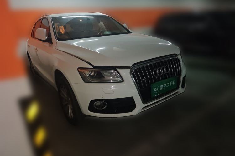 Used Audi Q5 2013 40 TFSI Technology Edition Front Right 45 Deg
