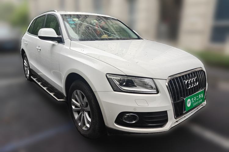 Used Audi Q5 2013 40 TFSI Technology Edition Front Right 45 Deg