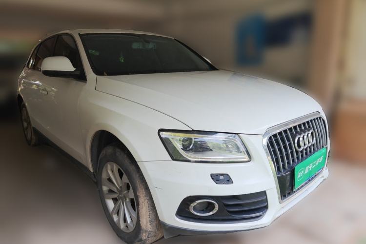 Used Audi Q5 2013 40 TFSI Technology Edition Front Right 45 Deg