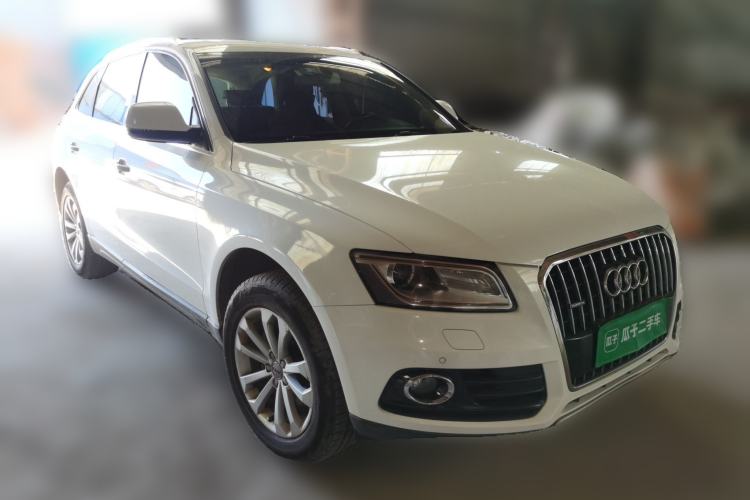 Used Audi Q5 2013 40 TFSI Technology Edition Front Right 45 Deg