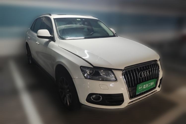 Used Audi Q5 2013 40 TFSI Ambition Front Right 45 Deg