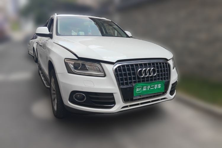 Used Audi Q5 2013 40 TFSI Technology Edition Front Right 45 Deg