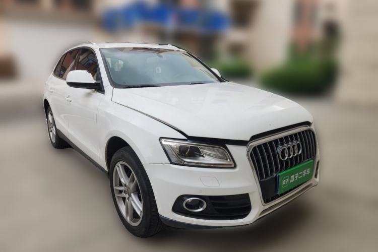 Used Audi Q5 2013 40 TFSI Technology Edition Front Right 45 Deg