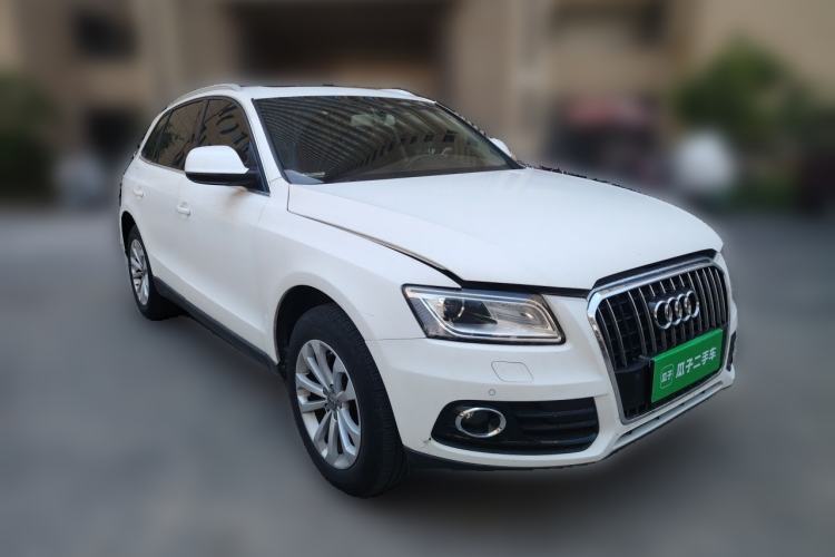Used Audi Q5 2013 40 TFSI Technology Edition Front Right 45 Deg