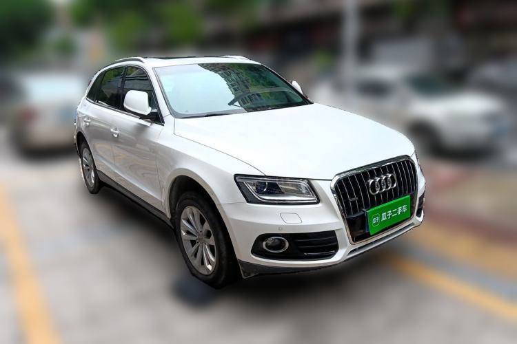 Used Audi Q5 2013 40 TFSI Technology Edition Front Right 45 Deg