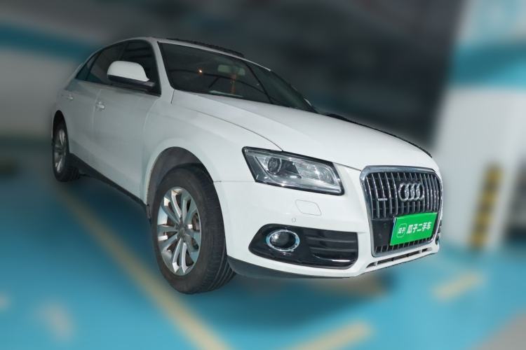 Used Audi Q5 2013 40 TFSI Technology Edition Front Right 45 Deg