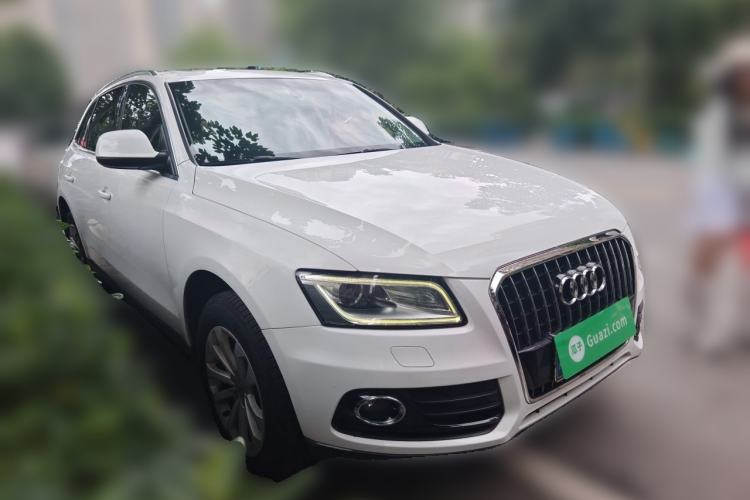 Used Audi Q5 2013 40 TFSI Ambition Front Right 45 Deg