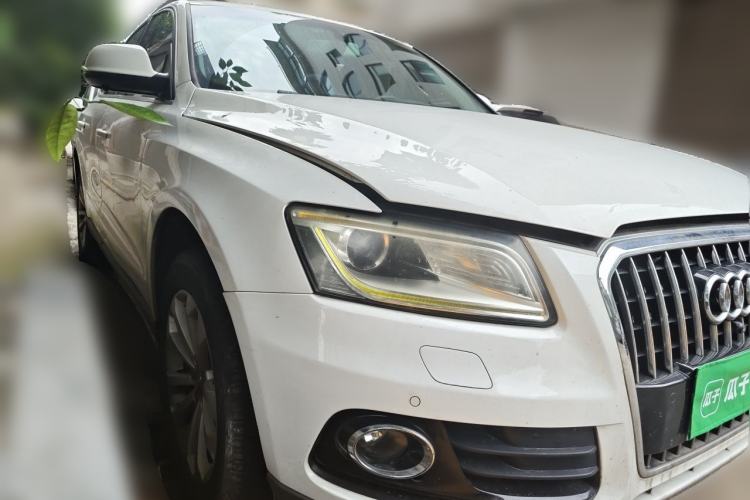 Used Audi Q5 2013 40 TFSI Technology Edition Front Right 45 Deg
