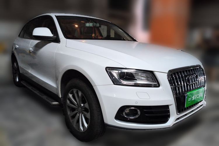 Used Audi Q5 2013 40 TFSI Technology Edition Front Right 45 Deg