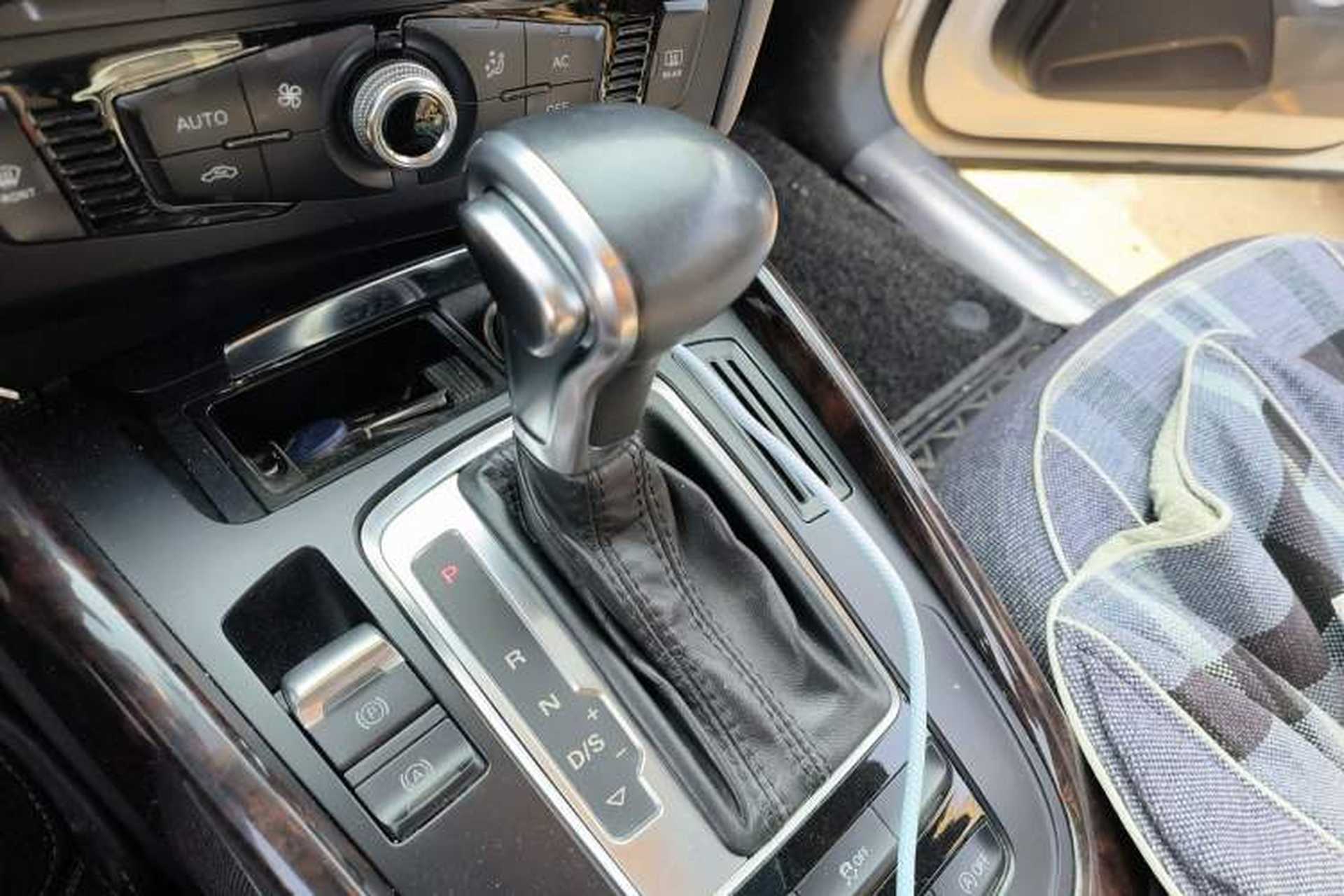 Used Audi Q5 2013 40 TFSI Ambition Gear Lever