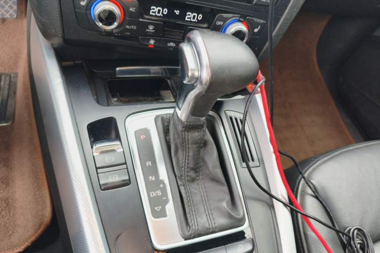 Used Audi Q5 2013 40 TFSI Technology Edition Gear Lever