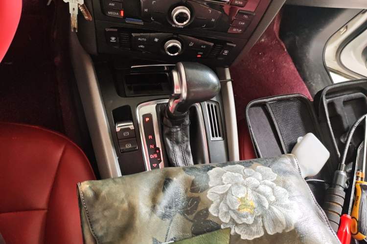 Used Audi Q5 2013 40 TFSI Technology Edition Gear Lever