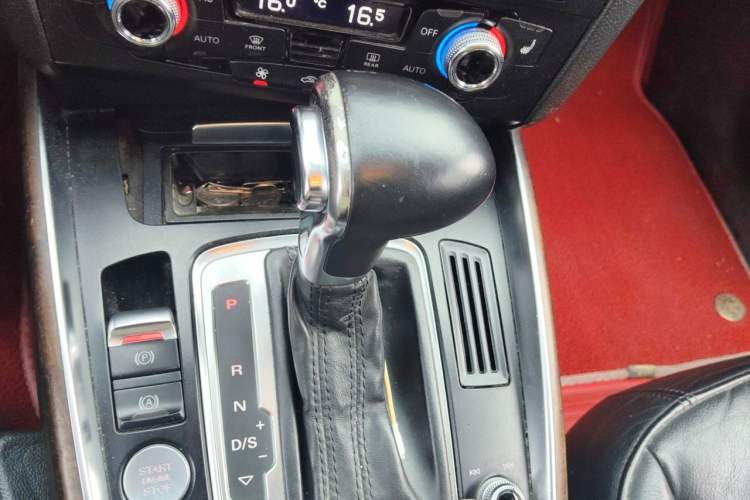 Used Audi Q5 2013 40 TFSI Comfort Edition Gear Lever