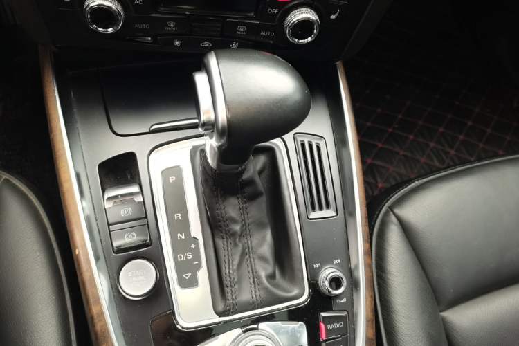Used Audi Q5 2013 40 TFSI Comfort Edition Gear Lever