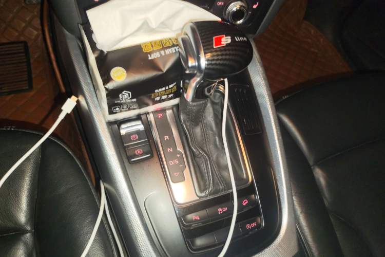 Used Audi Q5 2013 40 TFSI Technology Edition Gear Lever