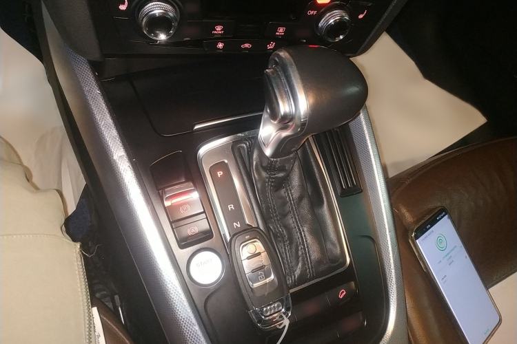 Used Audi Q5 2013 40 TFSI Technology Edition Gear Lever