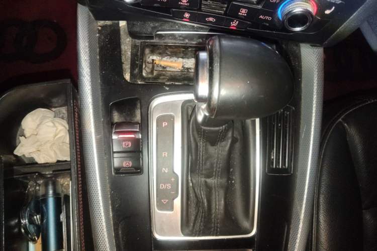 Used Audi Q5 2013 40 TFSI Technology Edition Gear Lever