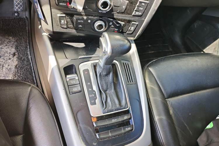 Used Audi Q5 2013 40 TFSI Ambition Gear Lever