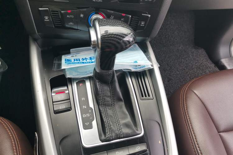Used Audi Q5 2013 40 TFSI Ambition Gear Lever