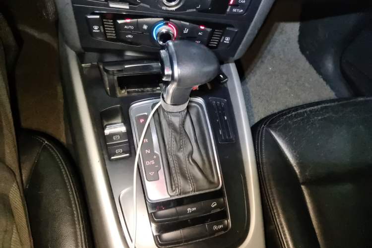 Used Audi Q5 2013 40 TFSI Ambition Gear Lever